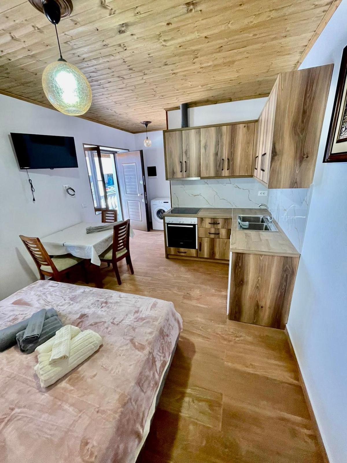 Roel Apartments Sarande Exterior photo